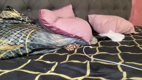 Snapshot of reyna77 chatting on 01-19-25, 04:44 reyna77 online show from 01-19-25, 04:44