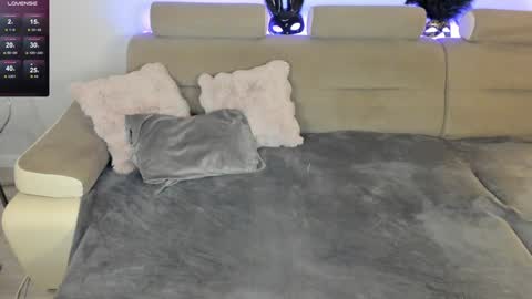 Snapshot of reynna_1 chatting on 01-19-25, 10:49 Serenna online show from 01-19-25, 10:49