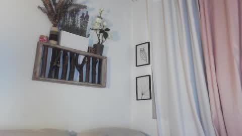 Snapshot of rhaenyra_ chatting on 12-10-24, 03:44 Rhaenyra online show from 12-10-24, 03:44