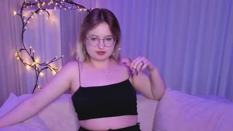 Snapshot of rheamoonn chatting on 06-05-26, 06:13 Grace online show from 06-05-26, 06:13