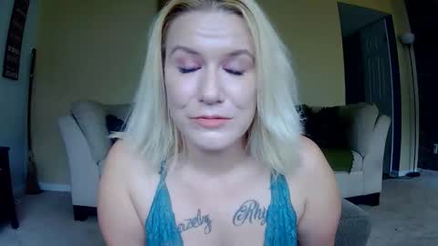 Snapshot of rhondarump chatting on 10-29-25, 03:03 rhondarump online show from 10-29-25, 03:03