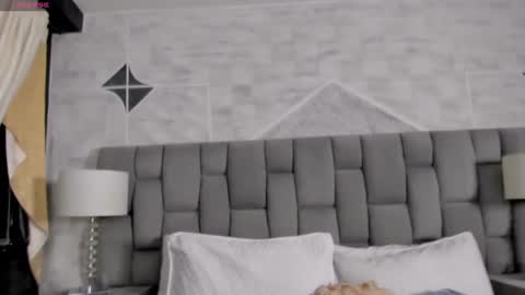 Snapshot of rianamanson chatting on 01-15-25, 08:20 Riana online show from 01-15-25, 08:20