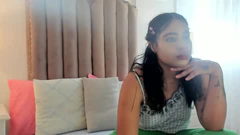 Snapshot of riby_ chatting on 11-30-25, 07:40 riby online show from 11-30-25, 07:40