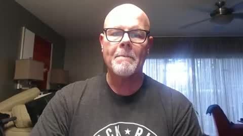 Snapshot of rich32937 chatting on 10-26-25, 06:58 rich32937 online show from 10-26-25, 06:58