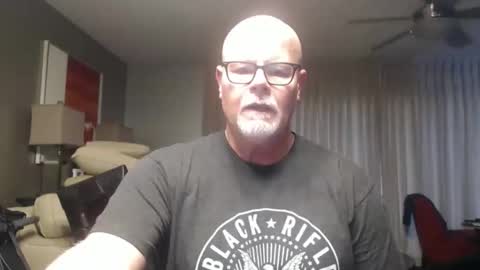 Snapshot of rich32937 chatting on 02-08-26, 06:11 rich32937 online show from 02-08-26, 06:11