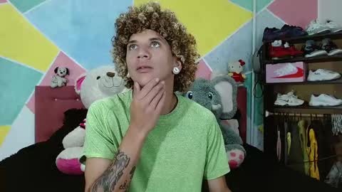 Snapshot of rich_de_la_rosa chatting on 01-08-25, 05:59 rich and kitty online show from 01-08-25, 05:59