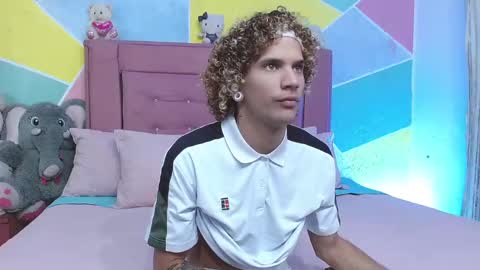 Snapshot of rich_de_la_rosa chatting on 02-05-25, 02:29 rich and kitty online show from 02-05-25, 02:29