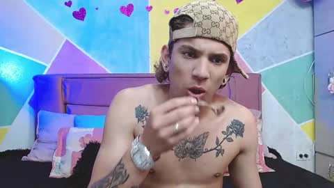 Snapshot of rich_de_la_rosa chatting on 10-05-25, 04:11 rich and kitty online show from 10-05-25, 04:11