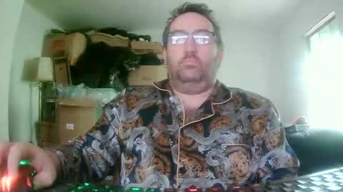 Snapshot of richard11268869 chatting on 05-08-26, 03:28 richard11268869 online show from 05-08-26, 03:28