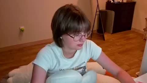 Luna online show from 06-30-26, 08:43