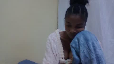Snapshot of richella34 chatting on 06-11-26, 12:32 richella34 online show from 06-11-26, 12:32
