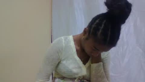 Snapshot of richella34 chatting on 06-12-26, 09:52 richella34 online show from 06-12-26, 09:52