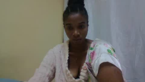 Snapshot of richella34 chatting on 06-12-26, 11:14 richella34 online show from 06-12-26, 11:14