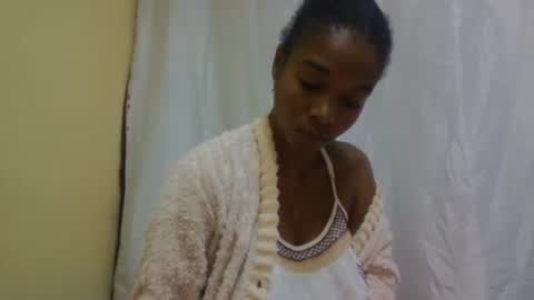 Snapshot of richella34 chatting on 06-20-26, 06:16 richella34 online show from 06-20-26, 06:16