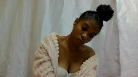 Snapshot of richella34 chatting on 07-25-26, 03:37 richella34 online show from 07-25-26, 03:37