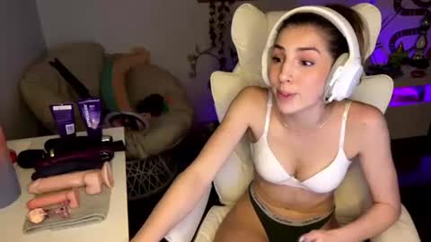 Amber online show from 10-20-25, 01:17