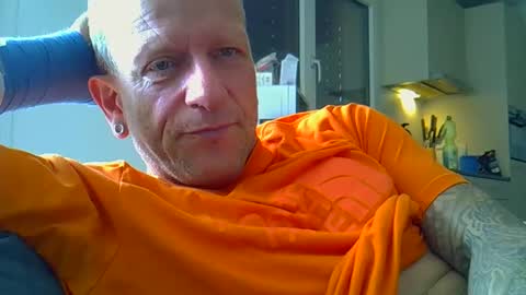 Snapshot of ricogumpi chatting on 05-10-26, 10:42 ricogumpi online show from 05-10-26, 10:42