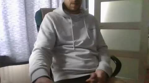 Snapshot of ricooo465 chatting on 02-15-26, 01:31 ricooo465 online show from 02-15-26, 01:31