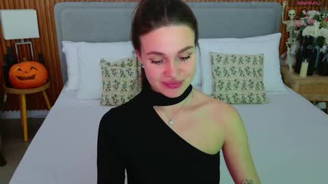 Rihanna online show from 10-26-25, 05:08