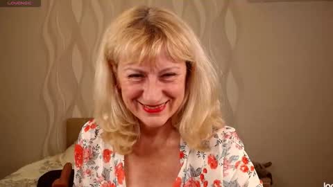 Snapshot of riley_annet chatting on 10-11-25, 05:33 Riley online show from 10-11-25, 05:33