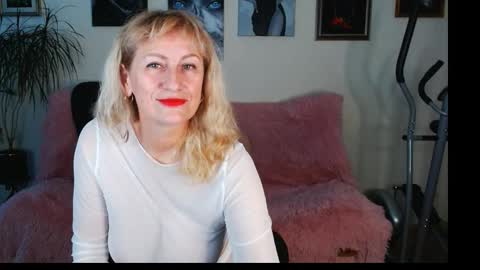 Snapshot of riley_annet chatting on 11-16-25, 05:57 Riley online show from 11-16-25, 05:57