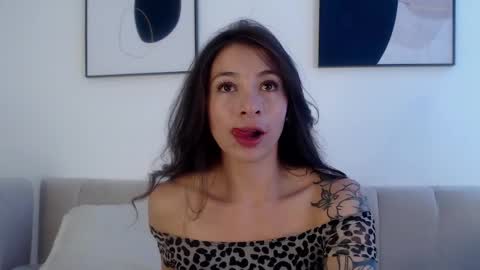 Snapshot of riley_bensongh chatting on 03-05-25, 08:10 Riley online show from 03-05-25, 08:10