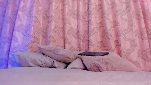 Snapshot of riley_bensongh chatting on 09-18-25, 09:50 Riley online show from 09-18-25, 09:50