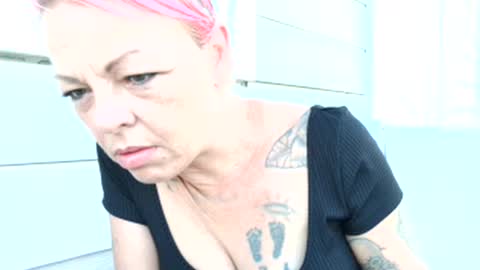 Snapshot of rileyraerhoads chatting on 09-23-25, 04:43 rileyraerhoads online show from 09-23-25, 04:43