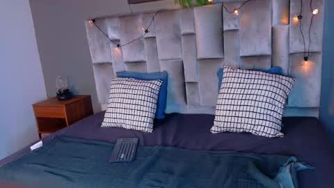 RIRI  online show from 11-21-25, 08:07