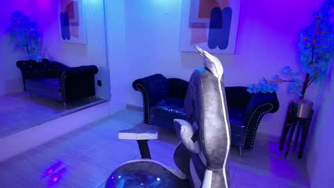 Snapshot of ritsuka_berry chatting on 10-23-25, 03:17 Ritsuka online show from 10-23-25, 03:17