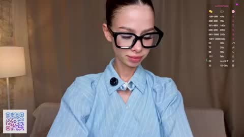 Snapshot of rivkasalyards chatting on 07-17-26, 06:31 Anna online show from 07-17-26, 06:31