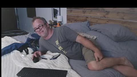 Snapshot of rjkelly6892 chatting on 05-21-26, 01:34 rjkelly6892 online show from 05-21-26, 01:34
