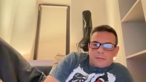 Snapshot of rmbrando445829 chatting on 12-01-25, 12:37 Darrius online show from 12-01-25, 12:37