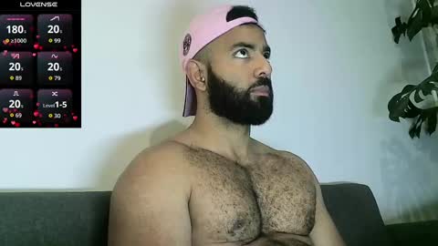 SebasRoa online show from 10-27-25, 06:45