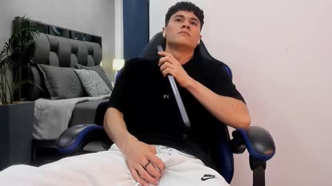 Roan Birkin online show from 10-20-25, 08:42