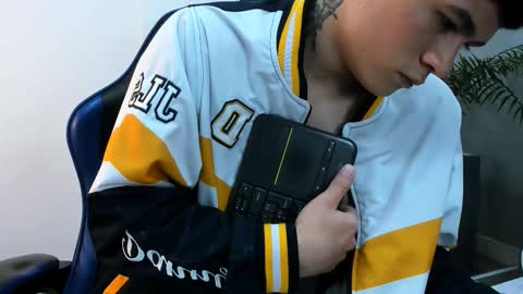 Roan Birkin online show from 12-15-25, 08:02