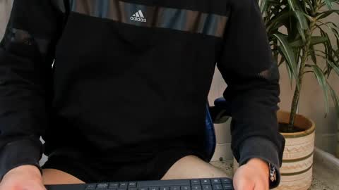 Roan Birkin online show from 04-21-26, 07:39