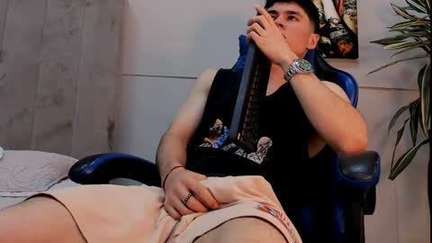 Snapshot of roan_birkin chatting on 06-08-26, 01:28 Roan Birkin online show from 06-08-26, 01:28