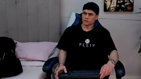 Snapshot of roan_birkin chatting on 06-14-26, 07:27 Roan Birkin online show from 06-14-26, 07:27