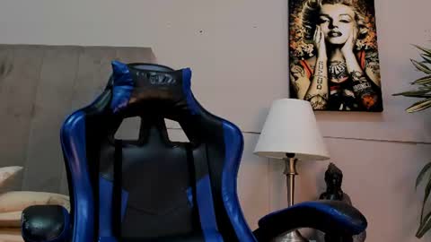 Snapshot of roan_birkin chatting on 06-16-26, 07:27 Roan Birkin online show from 06-16-26, 07:27