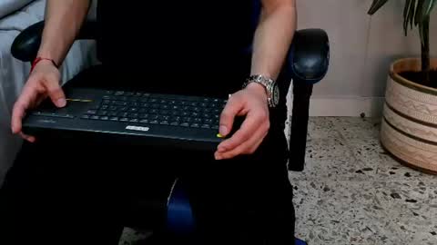 Snapshot of roan_birkin chatting on 06-28-26, 07:20 Roan Birkin online show from 06-28-26, 07:20