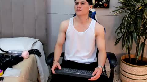 Snapshot of roan_birkin chatting on 07-22-26, 07:27 Roan Birkin online show from 07-22-26, 07:27