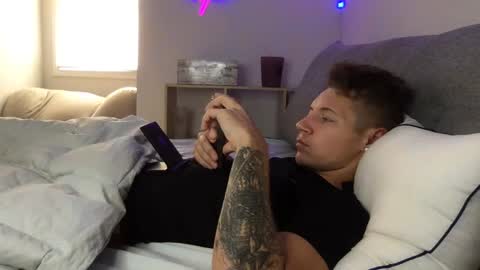 RoastingCorn online show from 01-05-25, 04:06