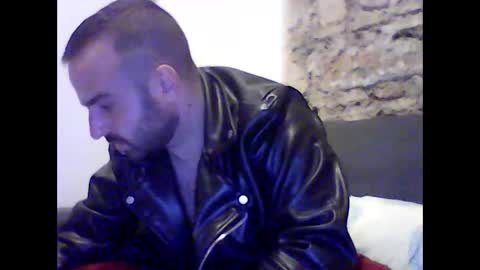 Snapshot of robertoredo chatting on 01-02-25, 03:15 Roberto online show from 01-02-25, 03:15