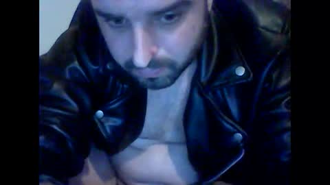 Snapshot of robertoredo chatting on 01-12-25, 10:01 Roberto online show from 01-12-25, 10:01