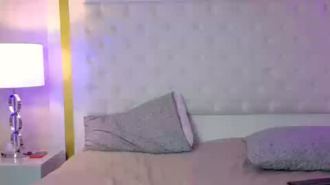 Snapshot of robinbennett chatting on 09-11-25, 01:44 robin D online show from 09-11-25, 01:44