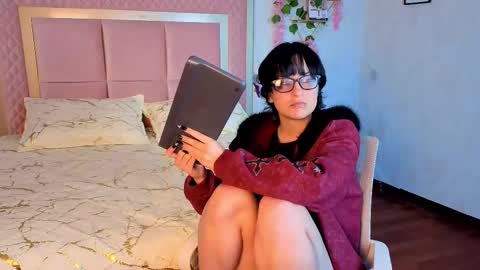 Snapshot of robinbennett chatting on 10-11-25, 05:55 robin D online show from 10-11-25, 05:55