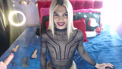 Snapshot of robinsonbaker chatting on 06-11-26, 05:27 Margot Ferrer online show from 06-11-26, 05:27