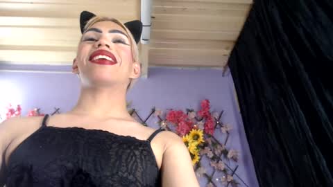Snapshot of robinsonbaker chatting on 07-24-26, 06:11 Margot Ferrer online show from 07-24-26, 06:11
