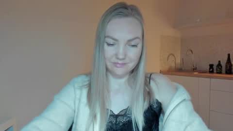 Snapshot of rock__baby chatting on 06-13-26, 11:46 rock__baby online show from 06-13-26, 11:46